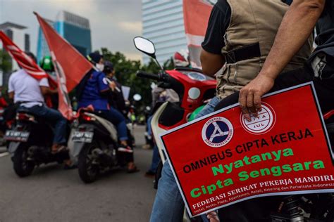 Naskah Final Uu Cipta Kerja Yang Sudah Di Tangan Jokowi