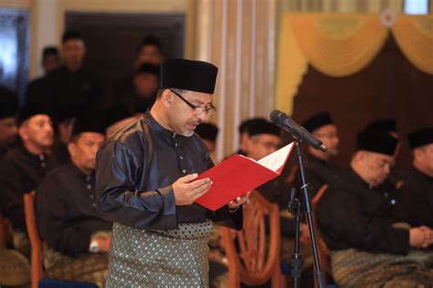 Mohd Nassuruddin Angkat Sumpah Mb Kelantan Ke Mohamed Fadzli