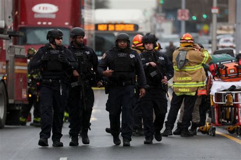 La Police De New York A Arrêté Frank James Le Principal Suspect De La Fusillade Dans Le Métro