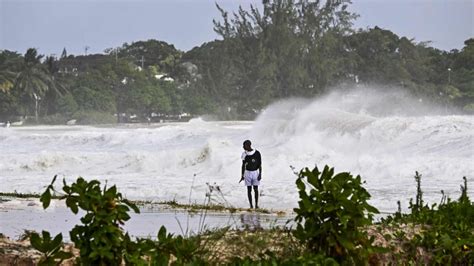 Los Videos M S Impactantes Del Paso Del Hurac N Beryl Por El Caribe