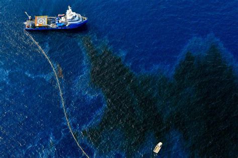 Immagini Dal Golfo Del Messico Mila Litri Di Petrolio In Mare Da