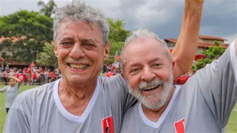 Lula vai entregar Prêmio Camões para Chico Buarque no dia da Revolução