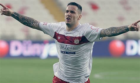 Rey Manaj Sivasspor Tarihine Ge Ti Spor Samsun Hedef Halk Gazetesi