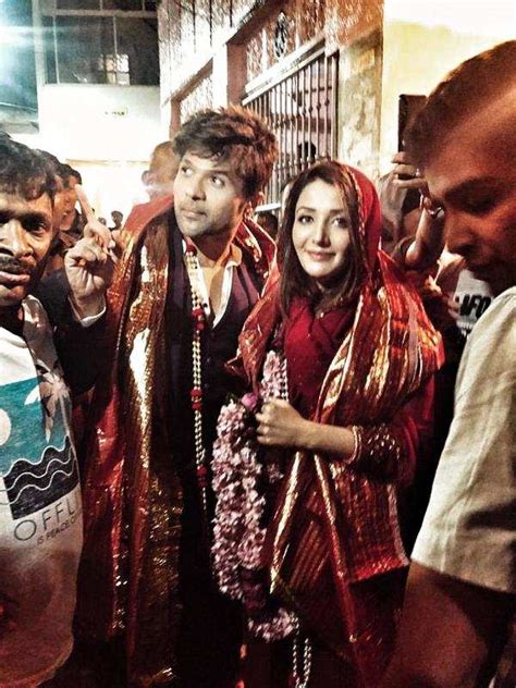 'Happy Hardy and Heer': Himesh Reshammiya and Sonia Mann seek blessings ...