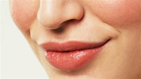 Tips Bibir Cantik Dan Munggil - Deenamik