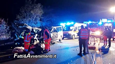 Tragico Scontro Frontale Tra Un Auto E Un Minivan Cinque Morti Tra Cui