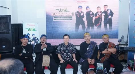 Wali Ungkap Cerita Di Balik Lagu Kumaha Aing