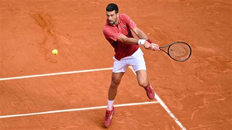 Djokovic se bajó de Roland Garros por lesión y Sinner será el nuevo N