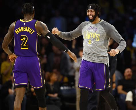 La Lakers Injury Report Dec 31 Latest Update On Anthony Davis And