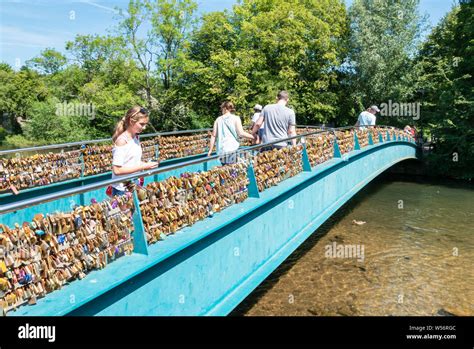 Bakewell Love Locks Bridge covered in love padlocks over the River Wye ...