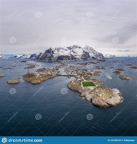 Henningsvaer Fishing Village and Festvagtind Mountain in Winter ...