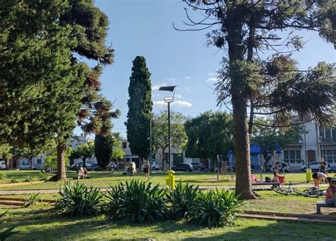 En Tolosa Reclamaron Que La Plaza Iraola Tiene Las Luces Prendidas Las