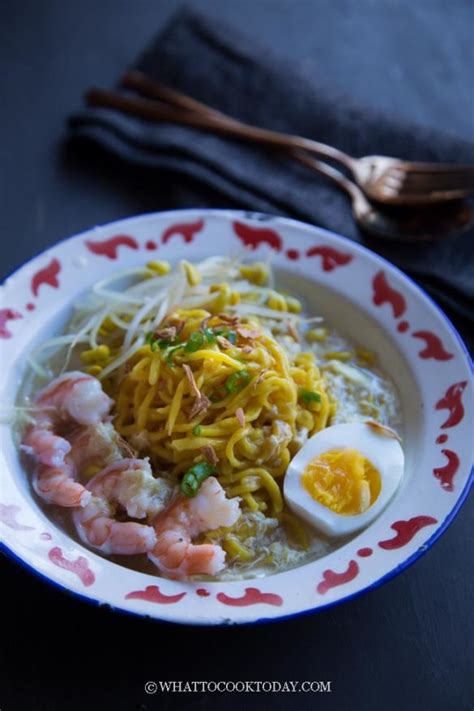 Mie Celor Palembang (Seafood Noodles in Coconut Broth)