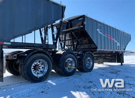 2018 Bergs Gt328 Super B Train Lead Grain Trailer