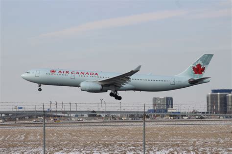 Air Canada C Gfah Airbus A X Landing On Runway R