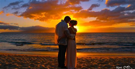 This sunset wedding photography is incredible. What a beautiful Maui ...