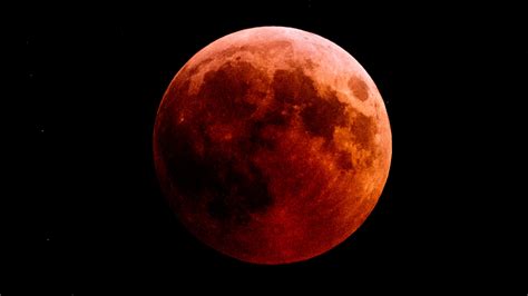 Super blood moon and total lunar eclipse to appear in tonight's sky