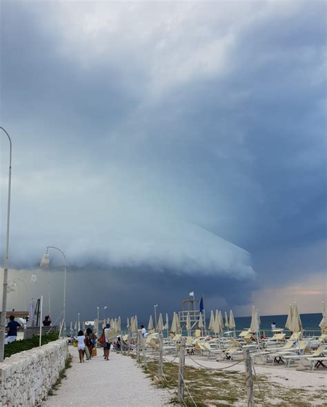 Il tornado che si è abbattuto nel Salento e il nubifragio nel foggiano