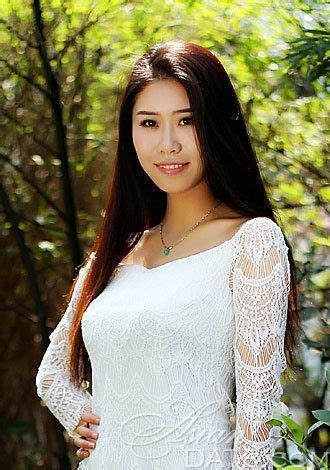 Beautiful China Woman Lili Vivian From Chengdu 35 Yo Hair Color