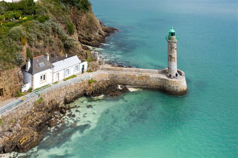 Le phare de la Pointe à l Aigle Plérin Côtes d Armor