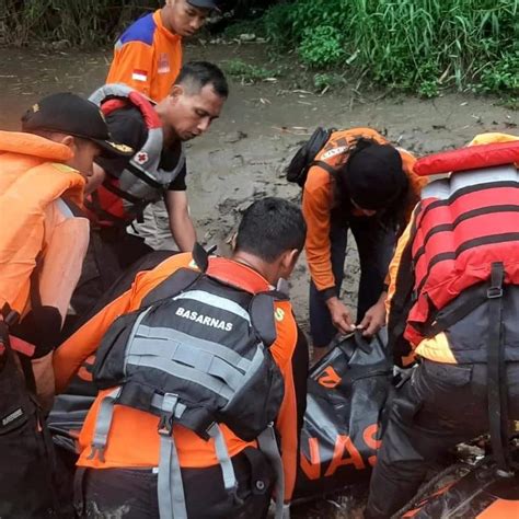 Seorang Pria Diduga Bunuh Diri Terjun Ke Sungai Tim Sar Gabungan