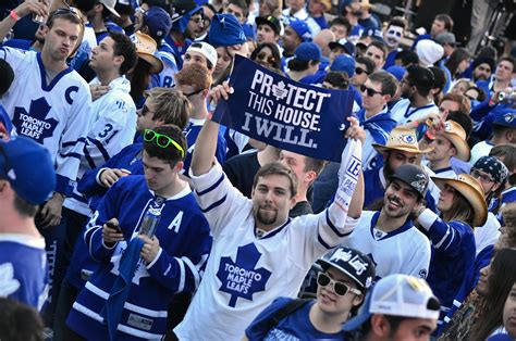 Hockey Fans Fill Maple Leafs Square Toronto Globalnews Ca