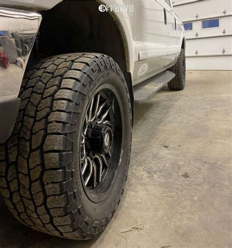 2002 Ford F 250 Super Duty With 20x10 18 Fuel Hurricane And 305 55R20