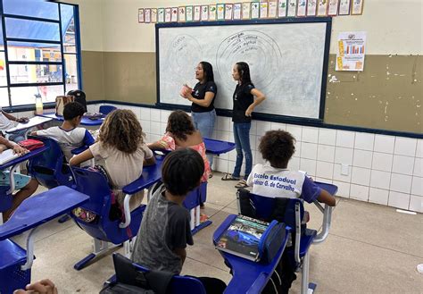 Unitins Acadêmicos de Letras e Pedagogia realizam oficinas de leitura