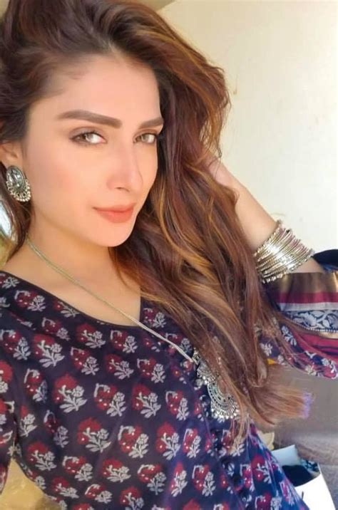 10 Most Gorgeous Photo Shoots Of Ayeza Khan Reviewit Pk Ayeza Khan Beauty Girl Beauty Crush