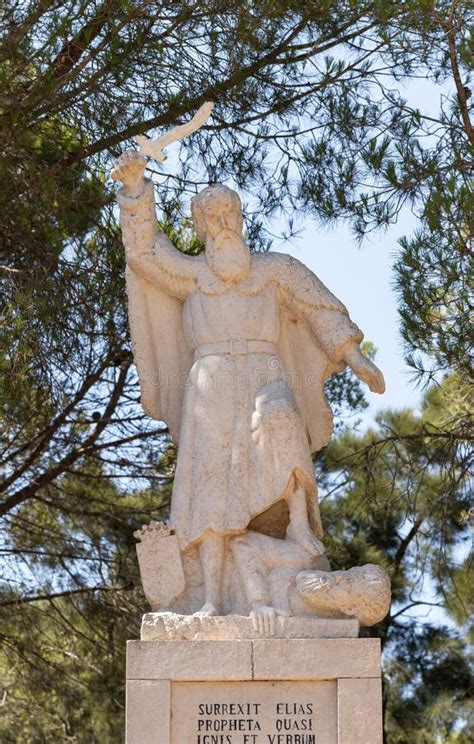 Große Steinstatue Von Elija Den Der Prophet Auf Einem Steinsockel Im