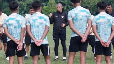 Kembali Ke Timnas Indonesia U 16 Nova Arianto Dapat Dukungan Dari Shin