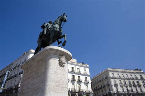 Part of the Puerta del Sol with flowerbed and fountain | Puerta del Sol | Madrid | Travel Story ...