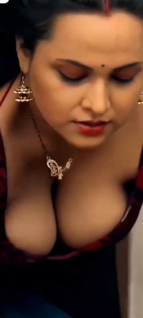 Hot Actress Wallpaper V186