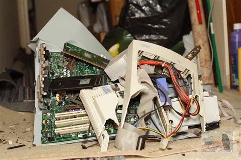 Smash My Computer 3 Smashed Ibm Pc Tower Pentium 3 Year 20 Technoslayer Flickr