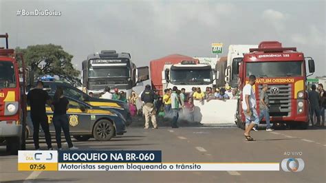 V Deo Manifestantes Que N O Aceitam Vit Ria De Lula Bloqueiam Rodovias