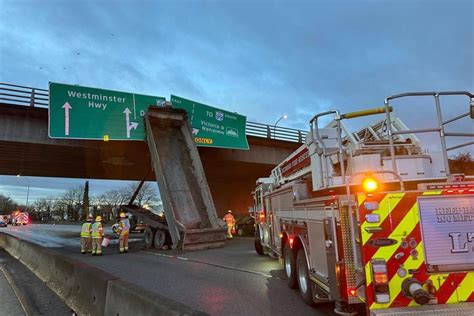 Lifted Trailer Box Rams Overpass In Richmond B C Snarling Traffic Rcmp Say Burnaby Now