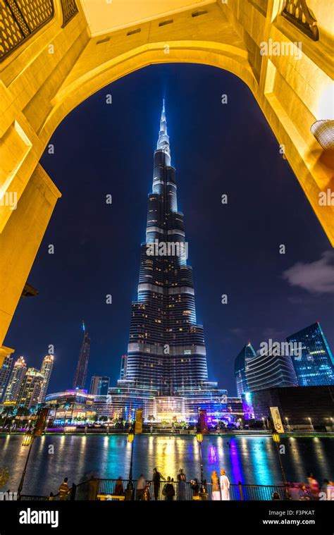 Duba Mirats Arabes Unis F Vrier Fa Ade Burj Khalifa Le