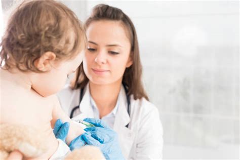 Kinderverpleegkundige Afbeeldingen Beelden En Stockfotos Istock