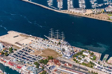 Rostock Von Oben Segelschiff Polnisches Segelschulschiff Dar Modziey