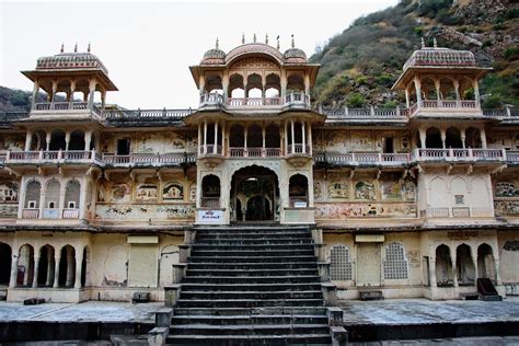 khole  hanuman ji temple guide located  hilltop