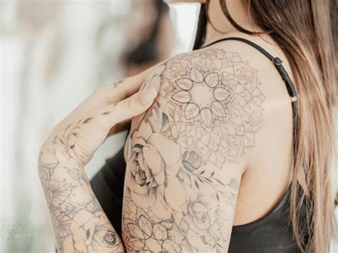 Eye Catching Shoulder Tattoo Ideas For Women Womensew