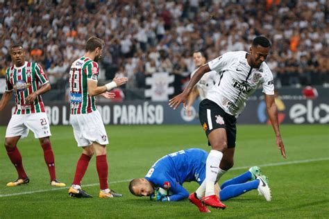 J Marca Duas Vezes Corinthians Bate Fluminense E Vence T Tulo Pela