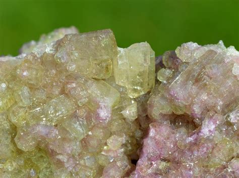 Vésuvianite Mangano vesuvianite 357 grammes Jeffrey Mine Quebec