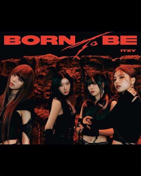 大勢女團 Itzy 全新《born To Be》專輯概念照，完美示範「廢土風」穿搭公式！ Vogue Hong Kong