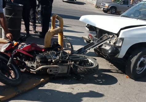 Camioneta impacta a motociclista en el Parque Industrial de Gómez Palacio