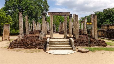 Atadage Ancient City Of Polonnaruwa Lankatraveldirectory