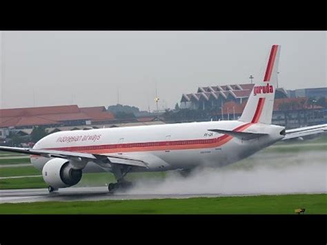 Landasan Basah Nonton Dari Dekat Pesawat Take Off Landing Saat