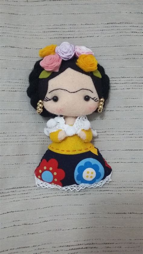 Boneca Frida Kahlo Em Feltro Felt Crafts Diy Felt Diy Felt Fabric