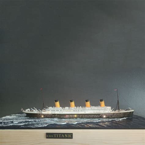 RMS Titanic Model With Figures