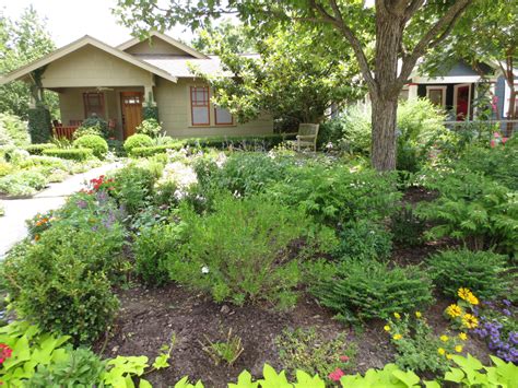 The OtHeR HoUsToN: GREAT BUNGALOW GARDEN IDEAS